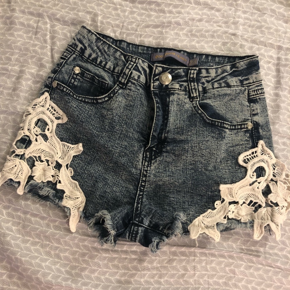 High-waisted Jean Shorts with Lace